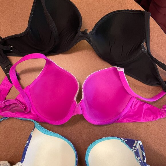 BUNDLE OF THREE high quality Victoria's Secret Demi Bras 32C 32D 34C - Picture 7 of 16